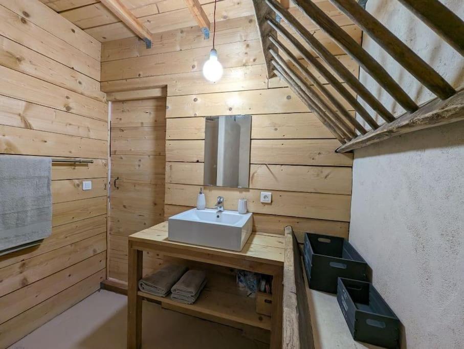 Logement - Studio Independant A Perouges Exterior photo